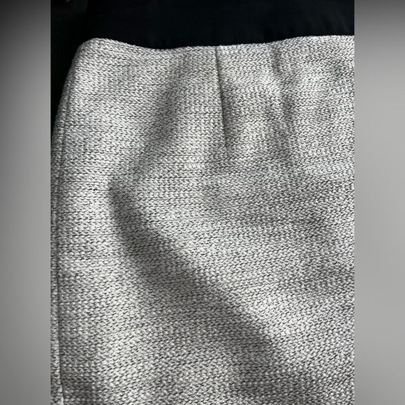 Banana Republic Pencil Skirt Black Trim Size 4 Lined 22” Back Slit - Picture 7 of 9